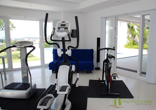 Privater Fitnessraum Villa mit Meerblick in Pattaya Ost